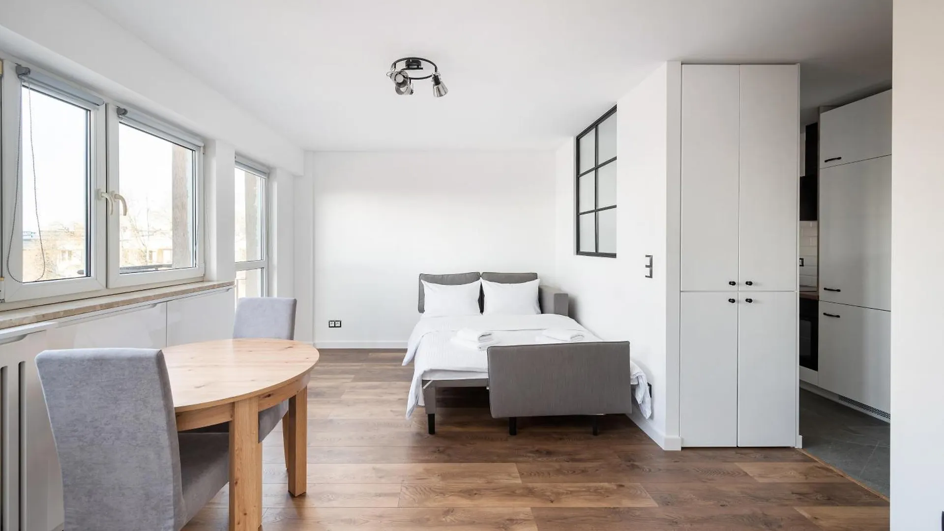 Metro Raclawicka Chic Studio Warsaw Apartment