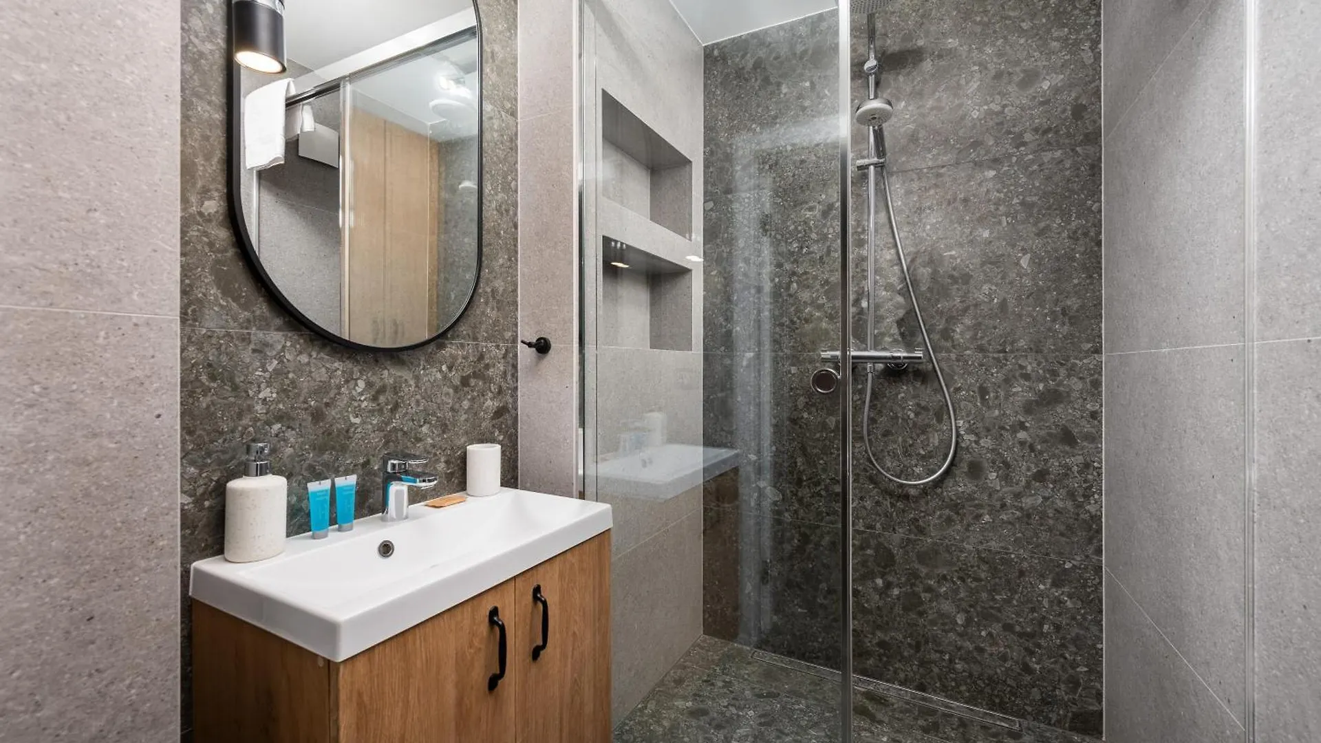 Metro Raclawicka Chic Studio Warsaw Apartment